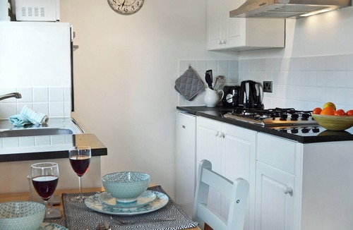 Sharpthorne Cottage | Honey Meadow Cottage