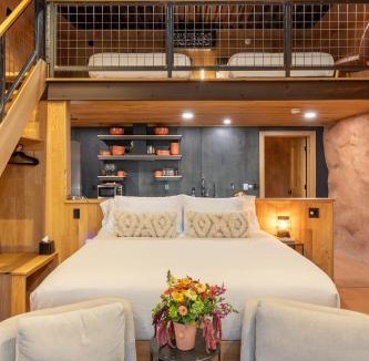 Delta Bed & Breakfast | Honey Rock Landing