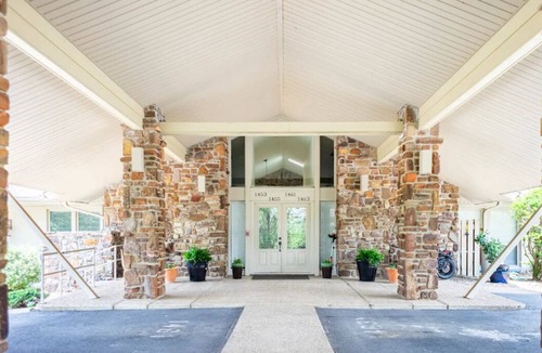 Jones Mills Condo | "Honey's Condo" Stunning Lake Catherine Views with 2 Masters