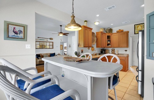 Fischer House | Honey's Lake House I Canyon Lake, hot tub