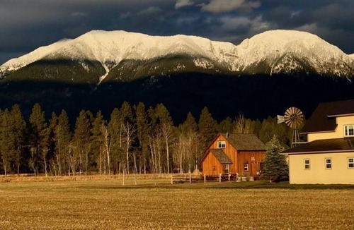 Creston House | Honey's Place Hideaway