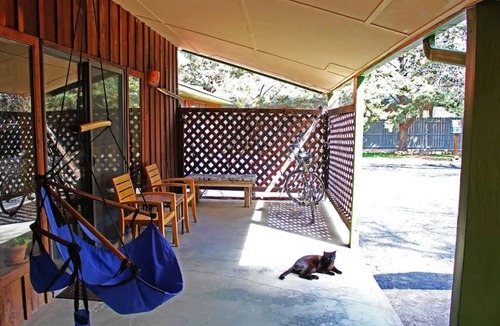 Alpine Apartment | Honey's Suite at The Sage Guesthouse formerly the 19th Hole