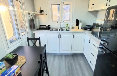 Broke Cabin | Honey Wines Australia Tiny House