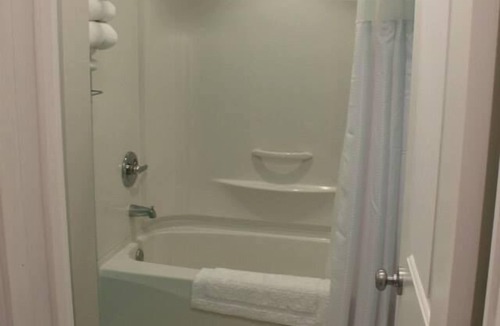 Onanole Bed & Breakfast | Honeycomb Bed & Breakfast
