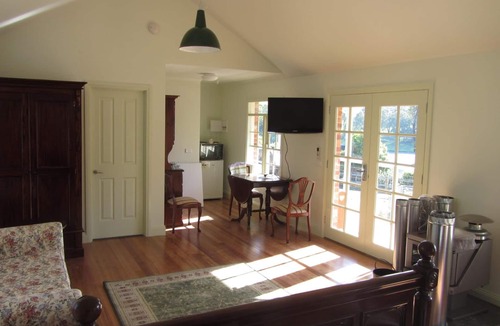 Yellingbo Bed & Breakfast | Honeyeater Cottage