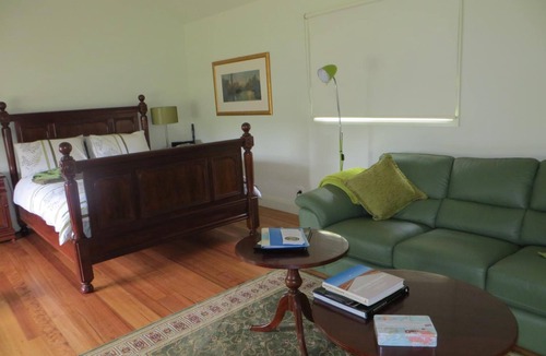 Yellingbo Bed & Breakfast | Honeyeater Cottage
