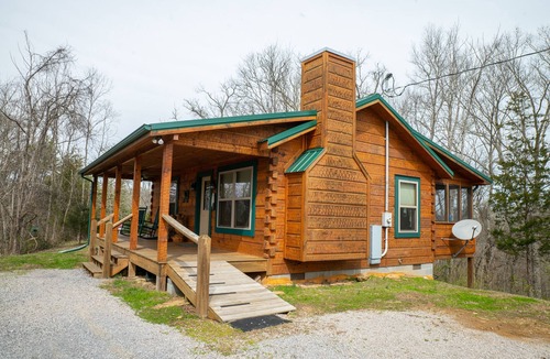 Sevierville Cabin | Honeymoon/couples Retreat - Private Custom Built Log Cabin - Wi-fi