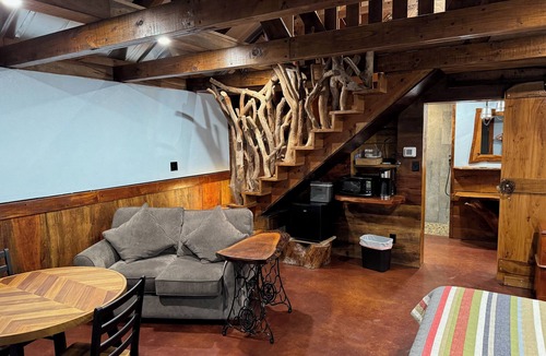 Weatherford Cabin | Honeymoon/Staycation Cabin