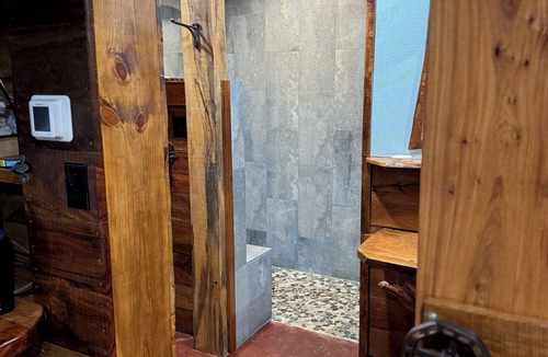 Weatherford Cabin | Honeymoon/Staycation Cabin