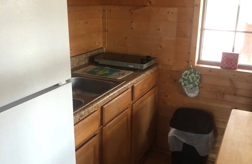 Tia Juana Cabin | Honeymoon Studio Cabin, with Hot Tub in Disney Ok