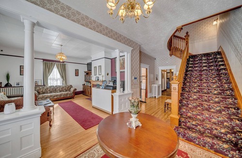 Marmora Bed & Breakfast | Honeymoon Suite @ Marmora and Lake inn