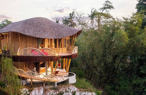 Kemenuh Villa | Honeymoon Villa with Redroom