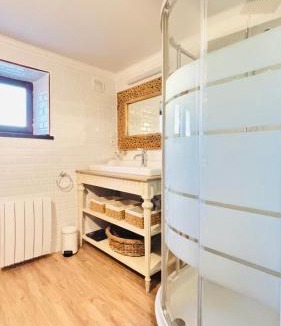 Sampzon House | HoneyMoonRock