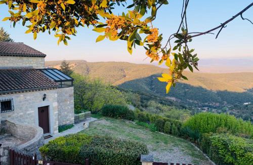 Sampzon House | HoneyMoonRock