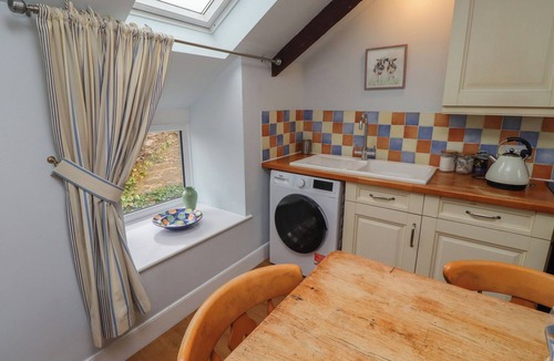 Old Bewick Cottage | HONEYMUG, pet friendly, with open fire in Powburn