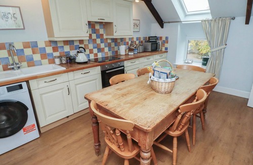 Old Bewick Cottage | HONEYMUG, pet friendly, with open fire in Powburn