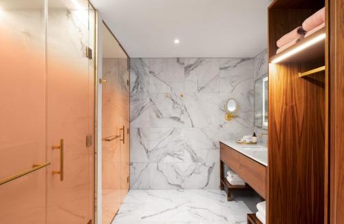 Quartier des Spectacles Hotel | HONEYROSE Hotel, Montreal, a Tribute Portfolio Hotel