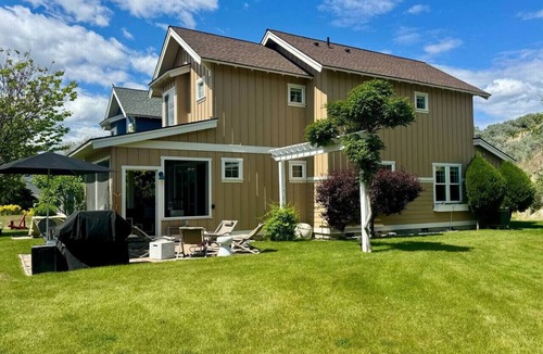 Oroville House | Honeysuckle Beach Oasis at Veranda Beach