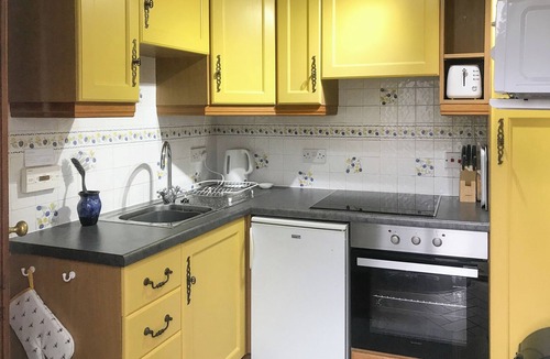 Middle Mayfield Cottage | Honeysuckle Cottage - UK4177