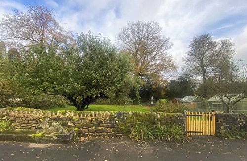 Middle Mayfield Cottage | Honeysuckle Cottage - UK4177