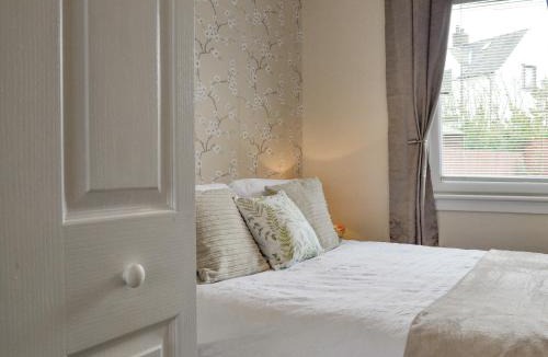 Perth House | Honeysuckle Cottage