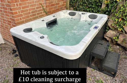 Mountsorrel House | Honeysuckle Cottage