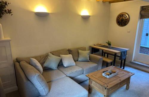 Mountsorrel House | Honeysuckle Cottage