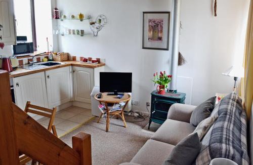 Nercwys House | Honeysuckle Cottage