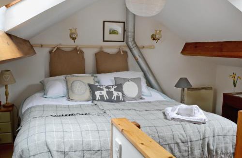 Nercwys House | Honeysuckle Cottage