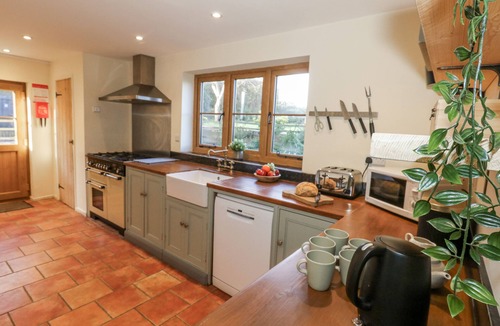 Smallridge Cottage | HONEYSUCKLE COTTAGE, pet friendly, with open fire in Axminster