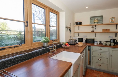 Smallridge Cottage | HONEYSUCKLE COTTAGE, pet friendly, with open fire in Axminster