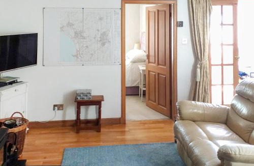 Irvine House | Honeysuckle Cottage