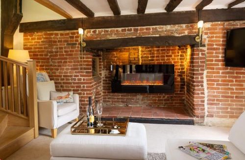 Stoke Ash House | Honeysuckle Cottage