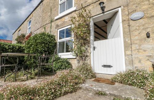 Scawton House | Honeysuckle Cottage