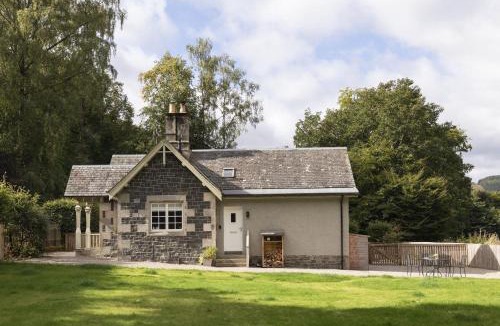Peebles House | Honeysuckle Cottage, Kailzie