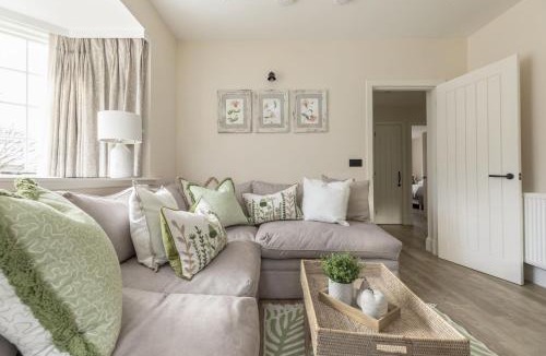 Peebles House | Honeysuckle Cottage, Kailzie