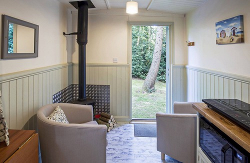 Melton Constable Cottage | Honeysuckle Hut-QU7066