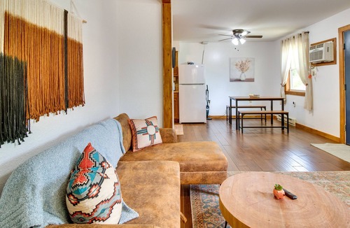 Eminence Cottage | ‘Honeysuckle Hill Cottage’ Near Downtown Eminence!
