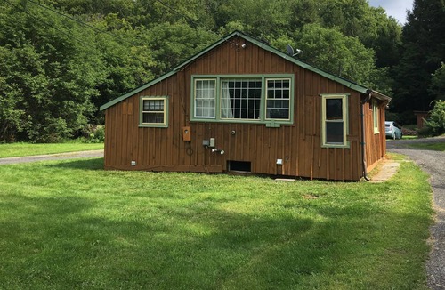 Pittsfield House | Honeysuckle Rose Cottage