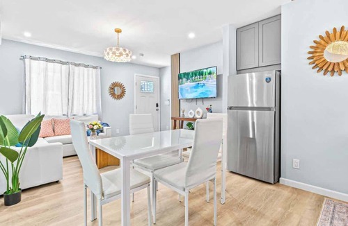 McCully - Moiliili House | Honolulu Central 1 Bd 1 Ba