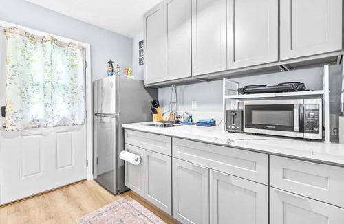 McCully - Moiliili House | Honolulu Studio City Vibez