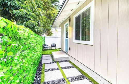 McCully - Moiliili House | Honolulu Studio City Vibez