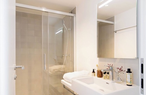 Les Eaux-Vives Hotel | HOOD Hôtel