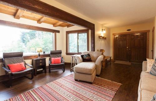 Parkdale House | Hood View 30 Day Minimum