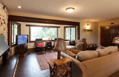 Parkdale House | Hood View 30 Day Minimum