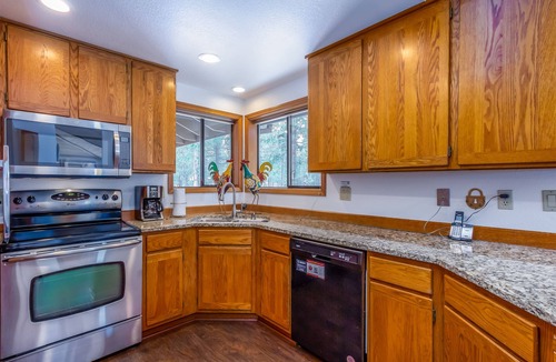 Sunriver House | HOOD03 - Remodeled Home, Private, Quiet Setting, Hot Tub