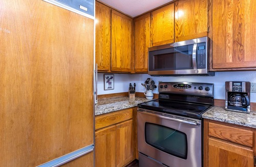 Sunriver House | HOOD03 - Remodeled Home, Private, Quiet Setting, Hot Tub