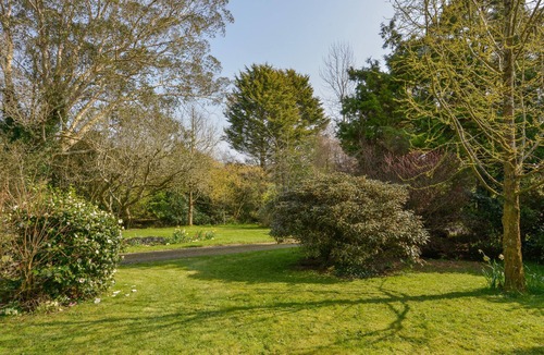 Pelynt Cottage | HOOK COTTAGE, pet friendly, with open fire in Looe