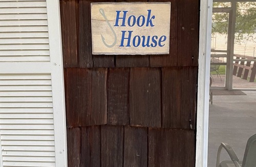 Roach House | 'Hook House' Lakefront home in quiet cove with beautiful view.