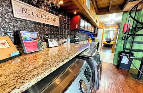 Clermont House | Hook's Cabin- Lake & Pool near Disney A-frame